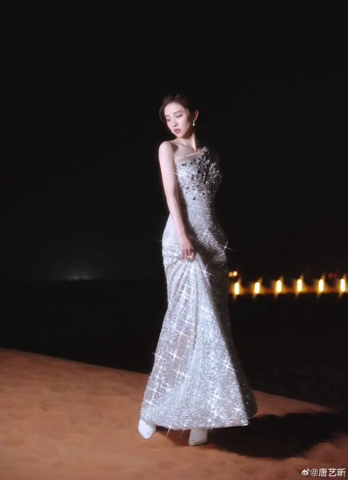 诅咒铠甲2下载数据对比